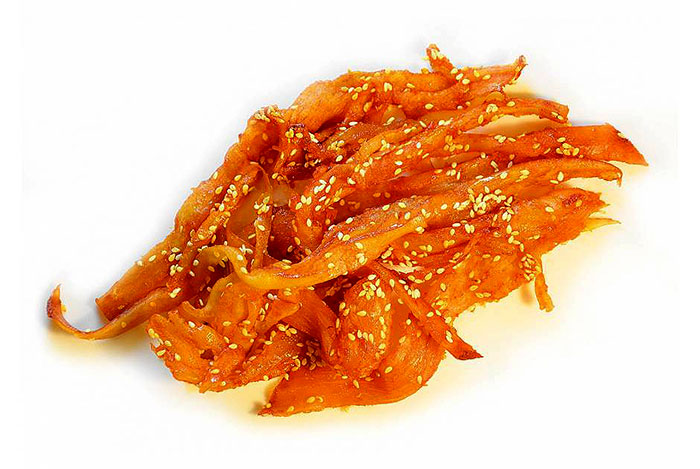 Нарезка кальмара по шанхайски с перцем порадует истинных ценителей восточных деликатесов своим необыкновенным вкусом с острым послевкусием.