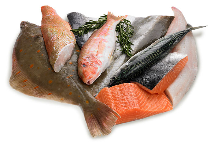 Морская рыба богата разнообразными витаминами, микро и макроэлементами, такими как фосфор, калий, йод, фтор, марганец, натрий и другие. В ней обнаружено большое количество аминокислот, участвующих в укреплении нашего иммунитета, отвечающих за прекрасный внешний вид и отличное настроение. Постоянно употребляя морскую рыбу, вы обогащаете свой организм и облегчаете работу желудочно-кишечного тракта, так как морская рыба переваривается и полностью усваивается нашим организмом в два-три раза быстрее, чем мясо. 